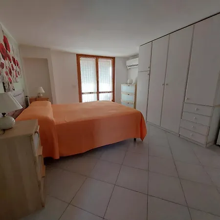Attico Con Sauna E Piscina A Apartman