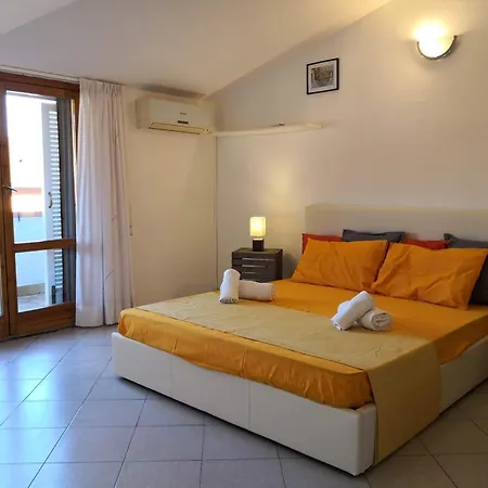 Apartman Attico Con Sauna E Piscina A Porto Azzurro