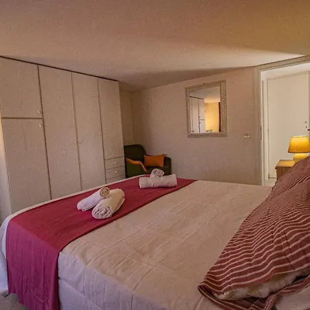 Attico Con Sauna E Piscina A Apartman