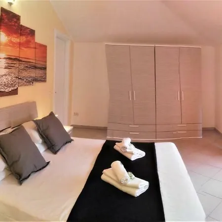 Apartman Attico Con Sauna E Piscina A *